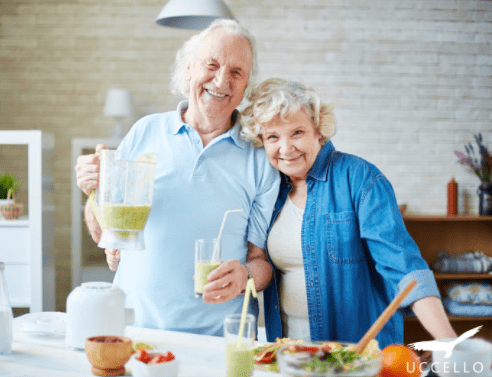 Elderly couple enjoying smoothies