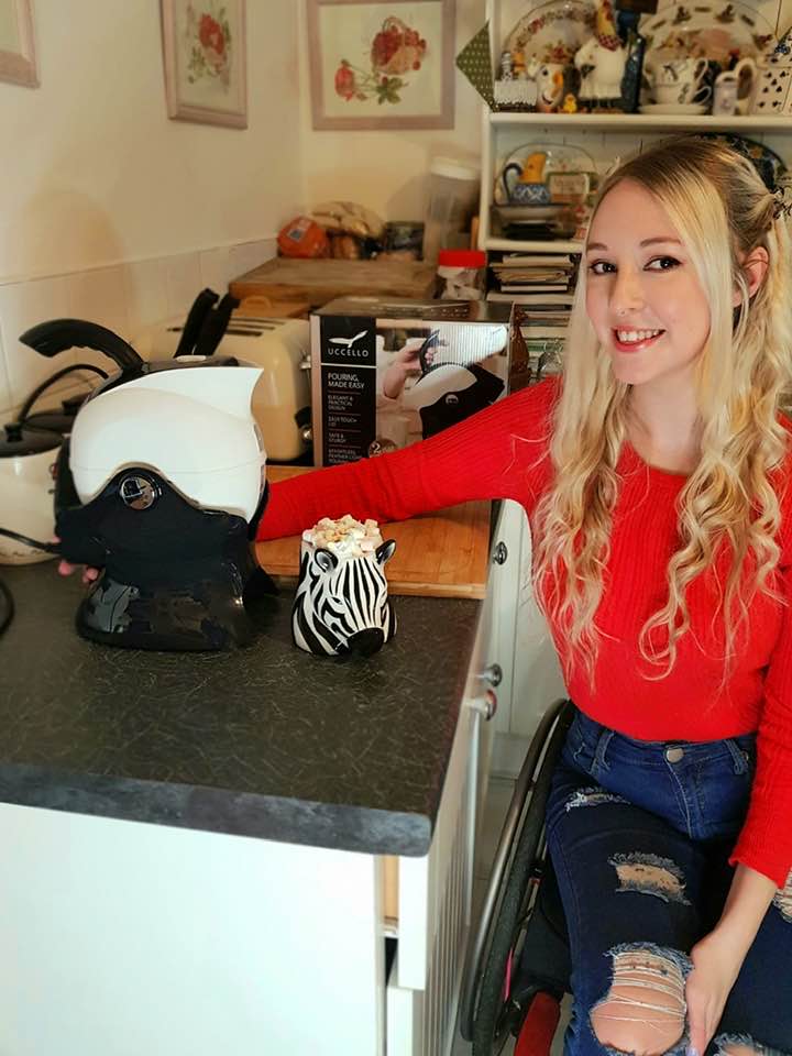 Charlotte from A Wheelie Goodlife with her Uccello Kettle