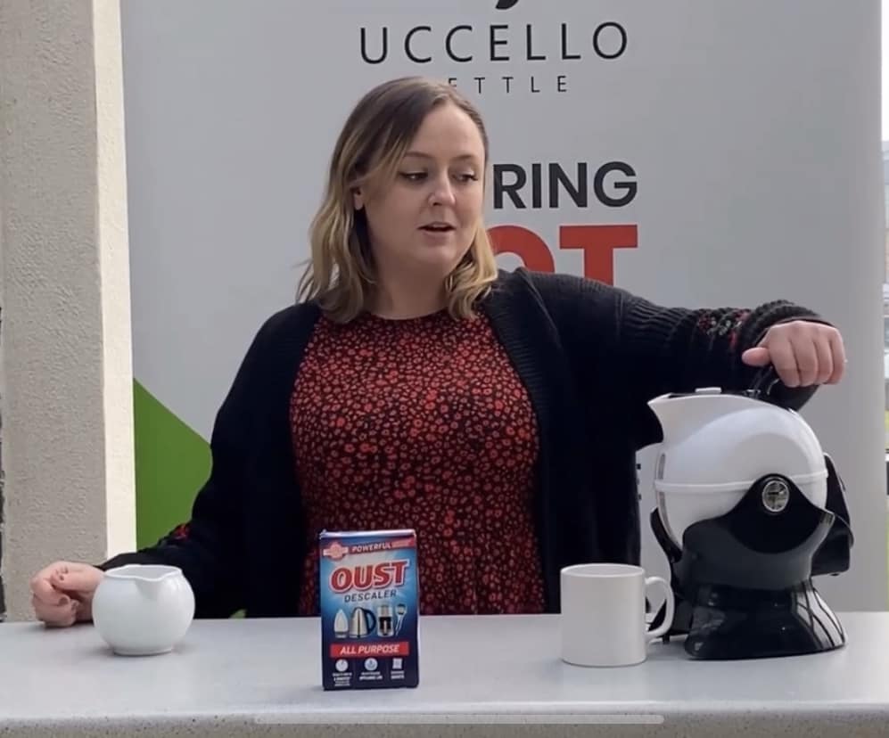 Demonstration on how to descale your Uccello Kettle