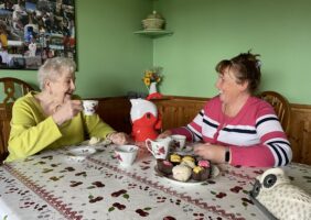 Mother and daughter enjoying afternoon tea with their Uccello Kettle