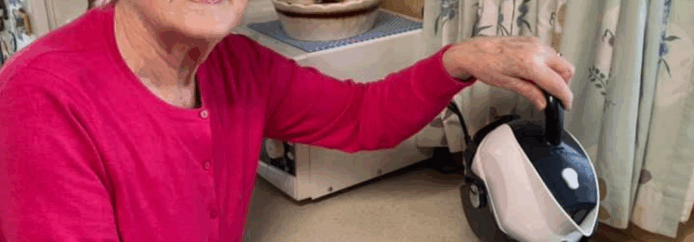 Elderly woman living with arthritis using the Uccello Kettle
