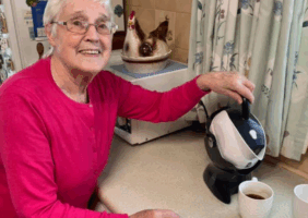 Elderly woman living with arthritis using the Uccello Kettle