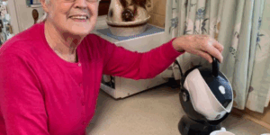 Elderly woman living with arthritis using the Uccello Kettle