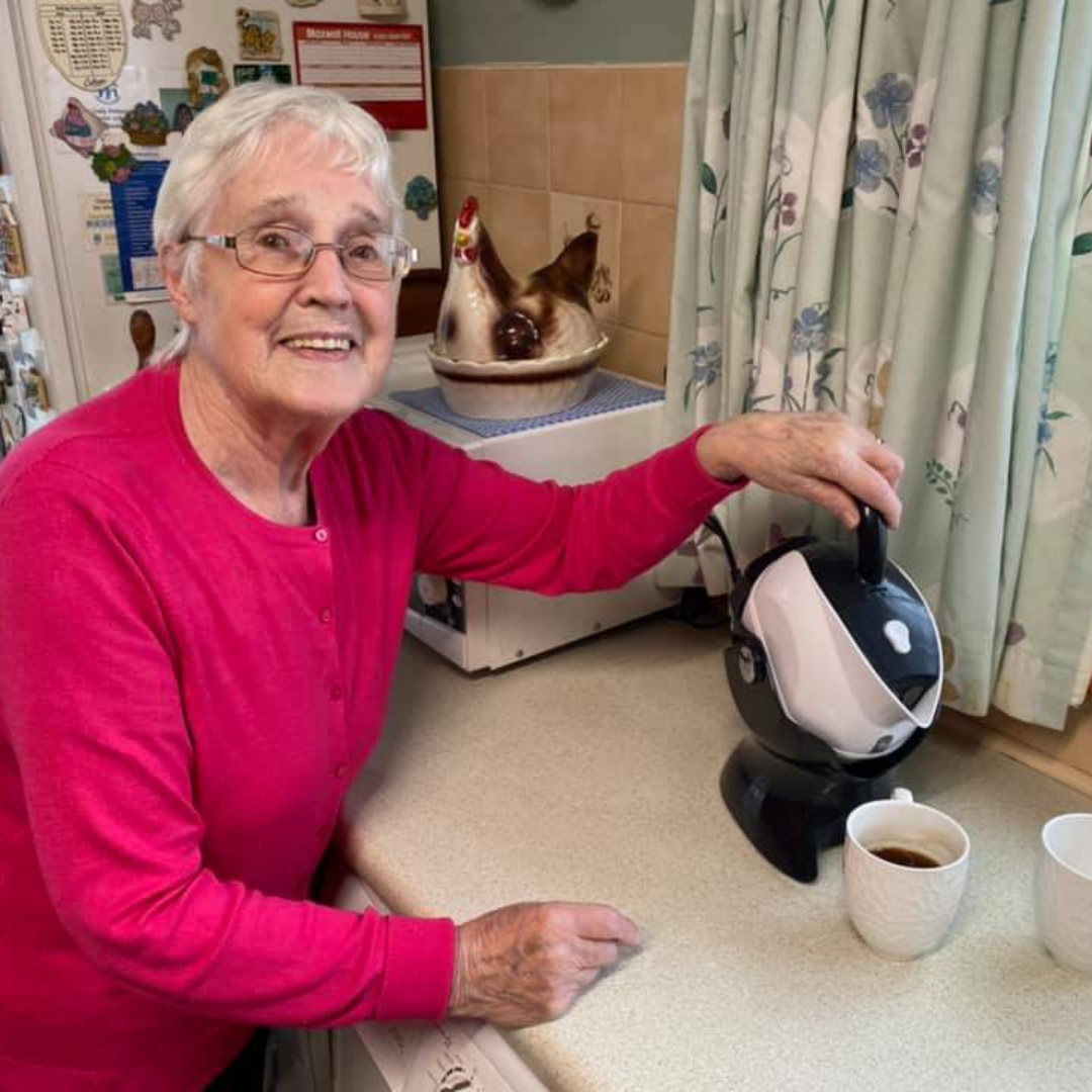 Elderly woman living with arthritis using the Uccello Kettle