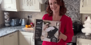 Ciara Turley (the Tummy Fairy) Wraps a Uccello Kettle for her Grandfather this Christmas
